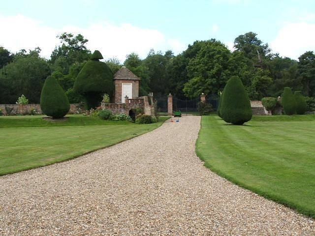 an image of a long classical permeable driveway design idea