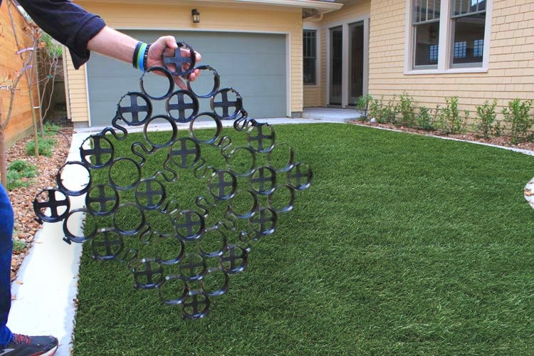 an eco-friendly driveway walkway design that uses permeable pavers